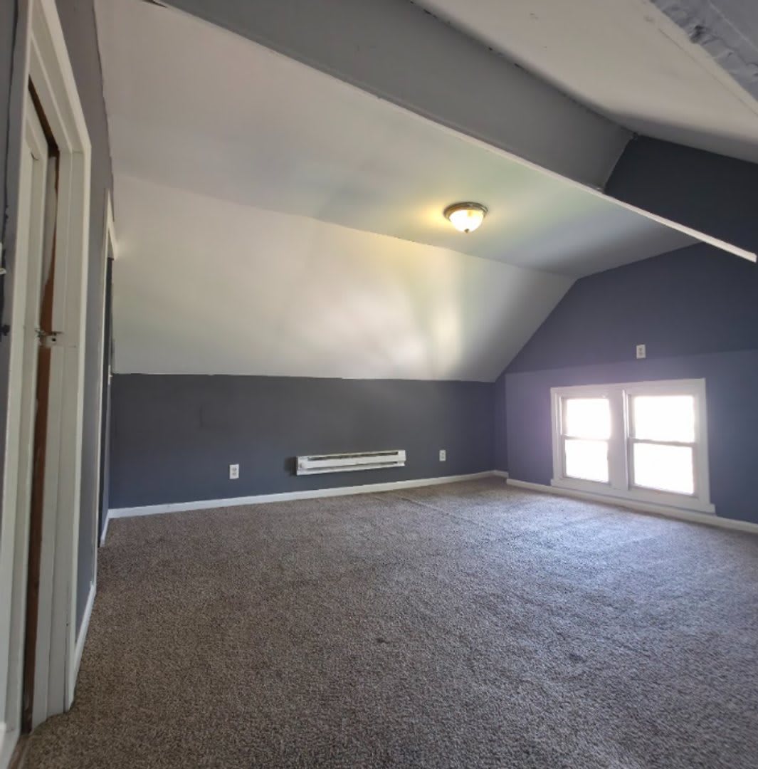 Single Family Home 3 Beds 1 5 Bath Available Now – photo 3