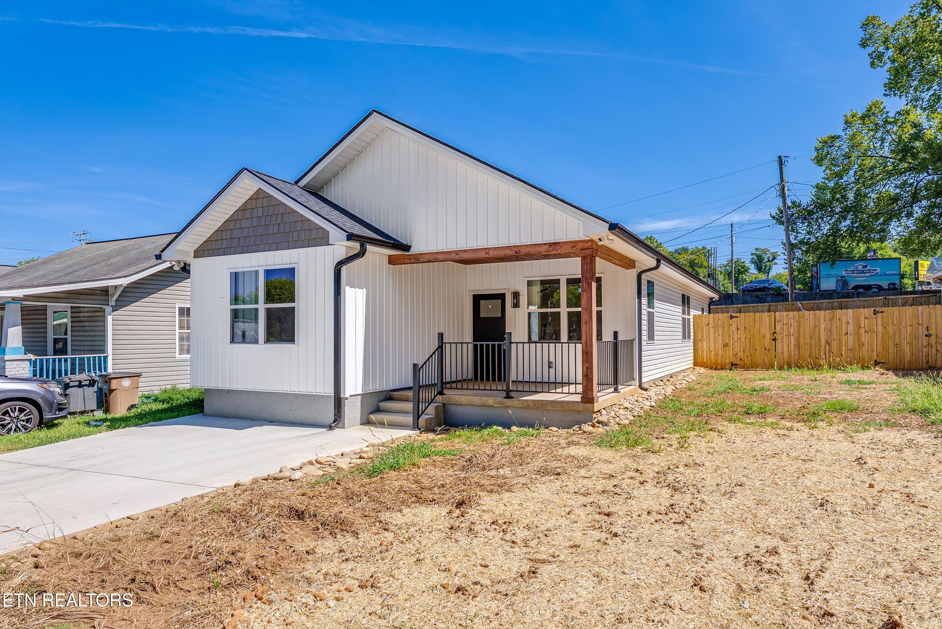 818 W Anderson Ave – photo 2