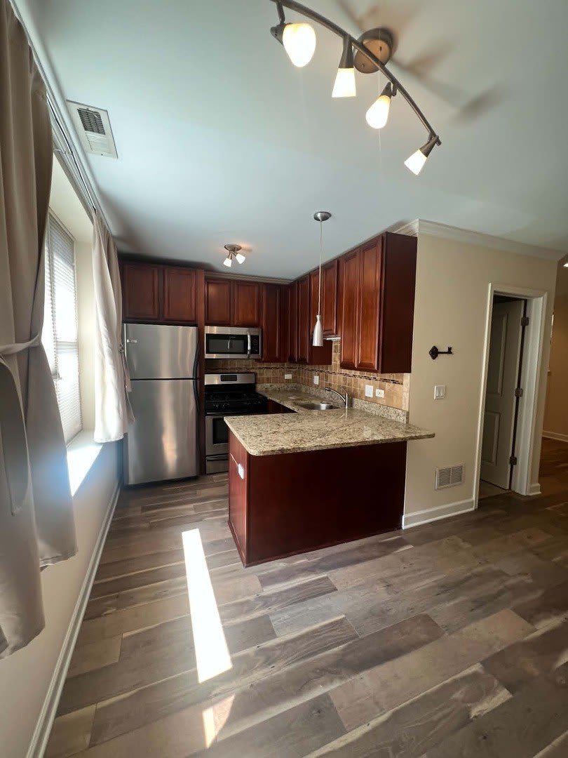 3733 N MILWAUKEE Avenue – photo 3