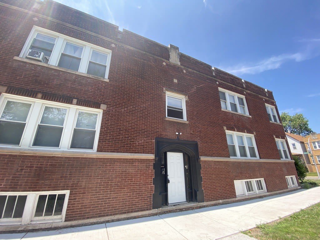 8900 S Langley Avenue – photo 1