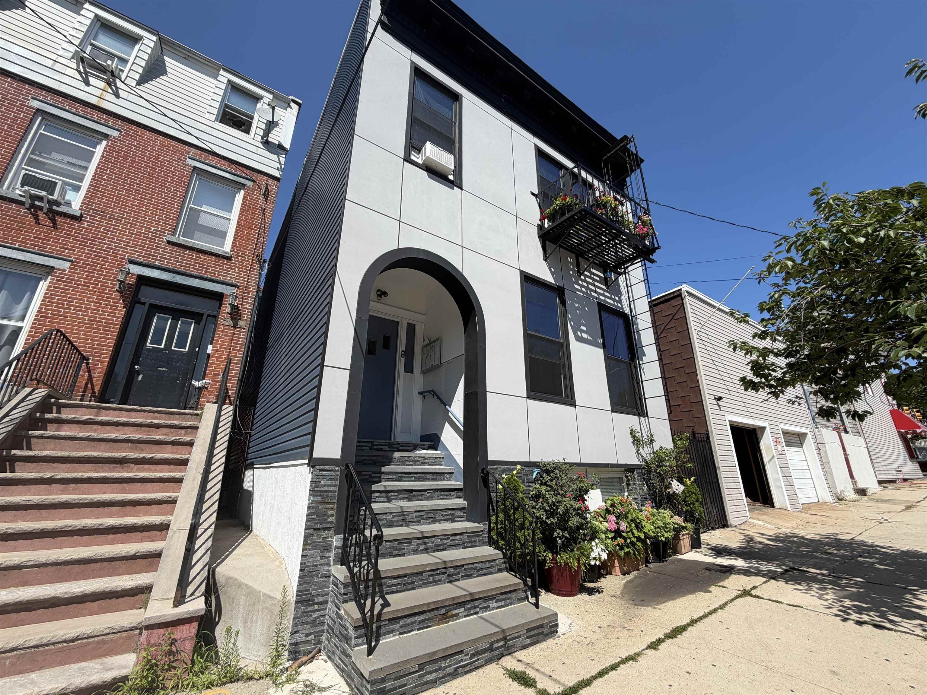 84 Irving St – photo 1
