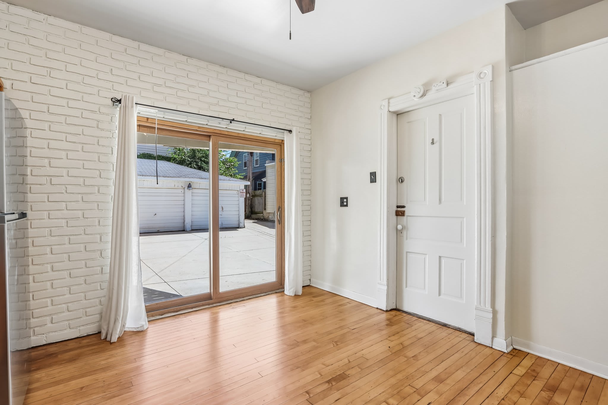 1660 N Marshall St – photo 3