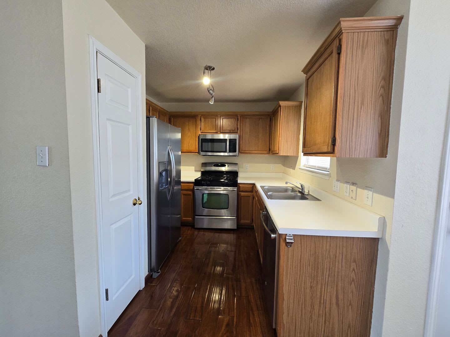 South Austin Living With Room To Spread Out – photo 3