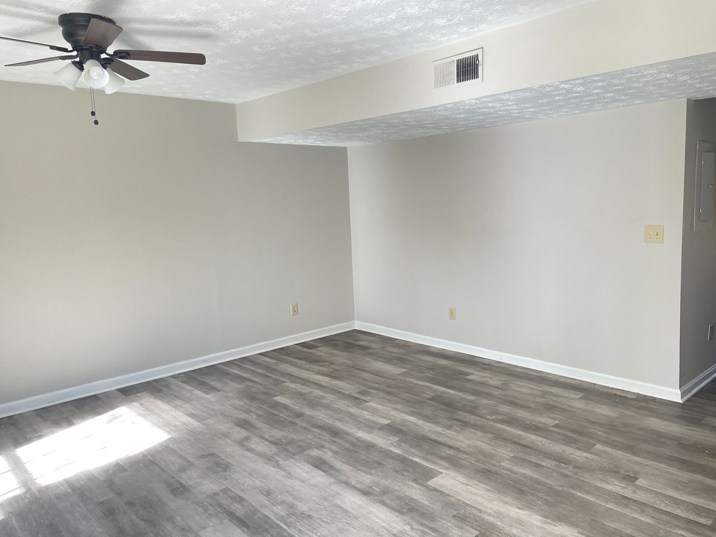 Spacious 2 Bedroom/2 Bath Townhome – photo 3