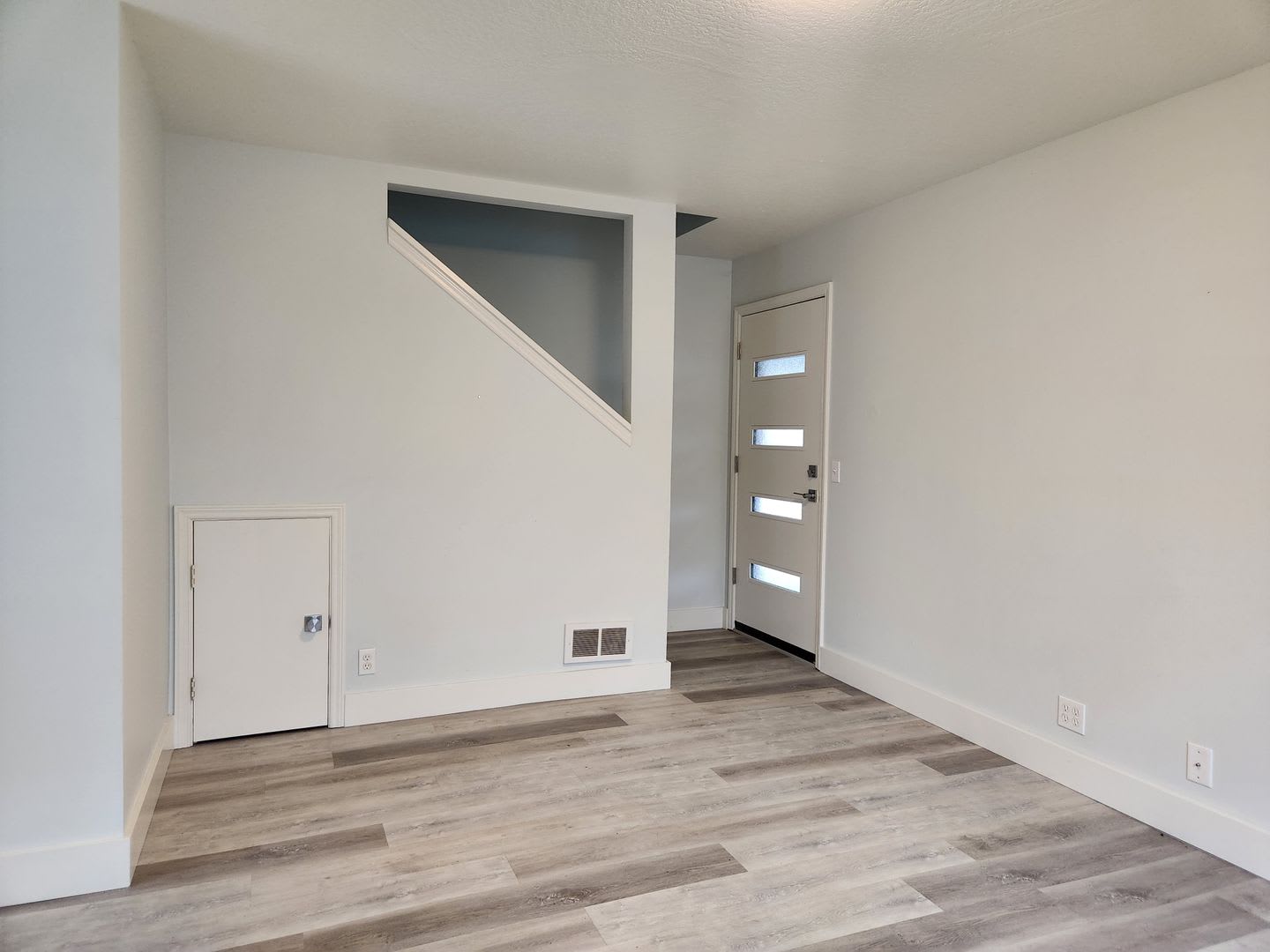 3 Bedroom Campus Duplex! – photo 4