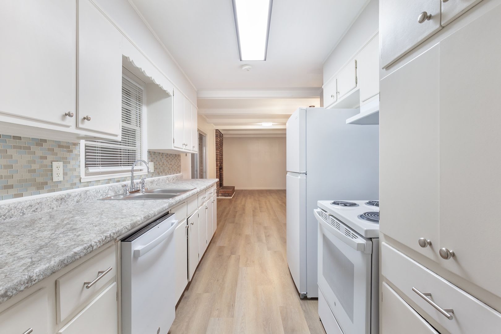 Newly Renovated 3bd/2ba Home w/ Sunroom and Large Backyard in Great Location! – photo 4