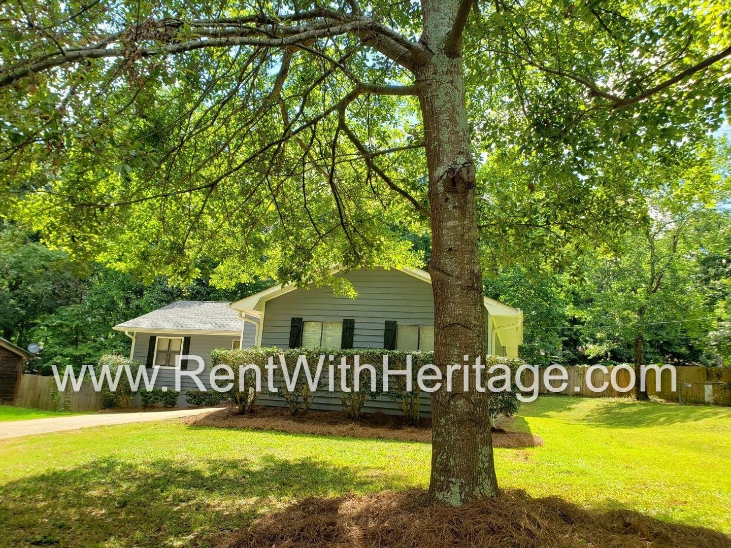 Wow Gorgeous Stepless Ranch With All The Upgrades Great Location Yard Maintenenace Included – photo 2
