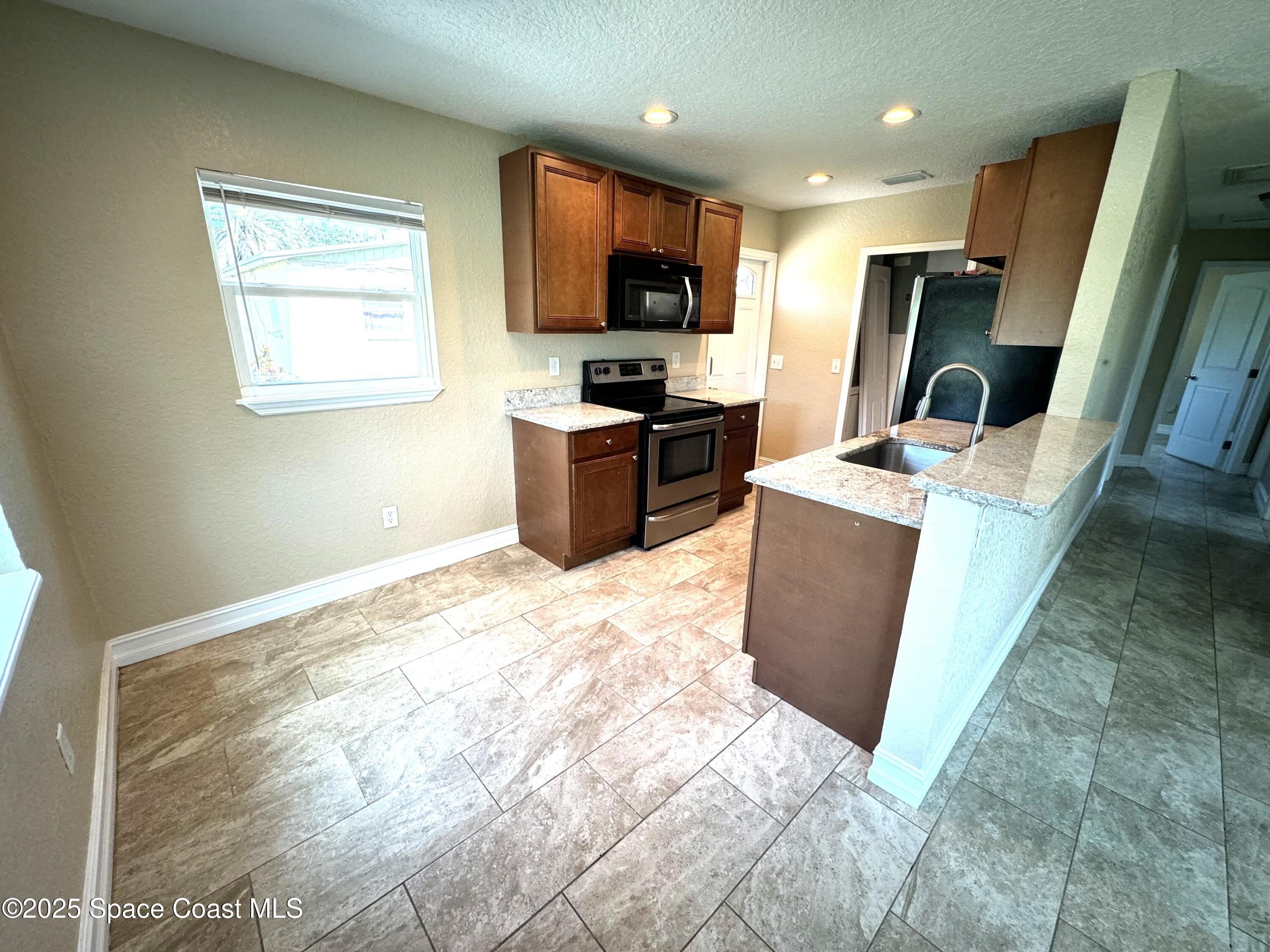 230 Crown Boulevard – photo 4