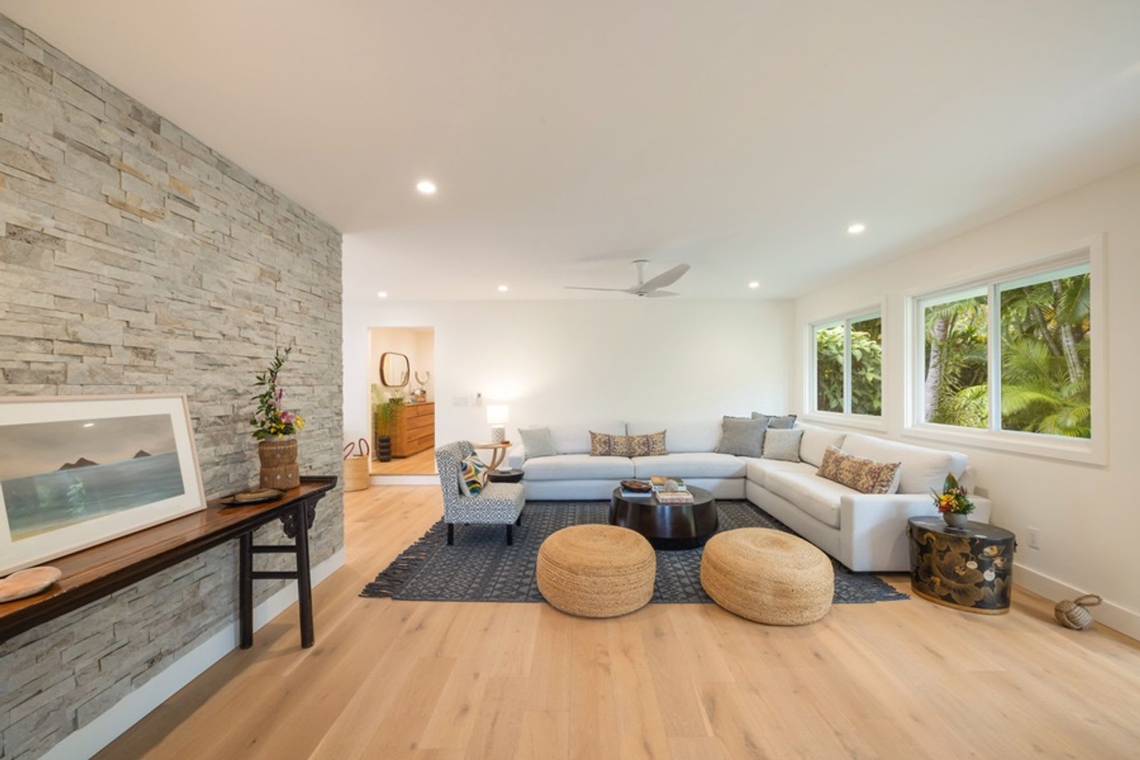 Majestic Retreat: Close to Beach, Designer Details, Expansive Rear Deck Views – photo 4
