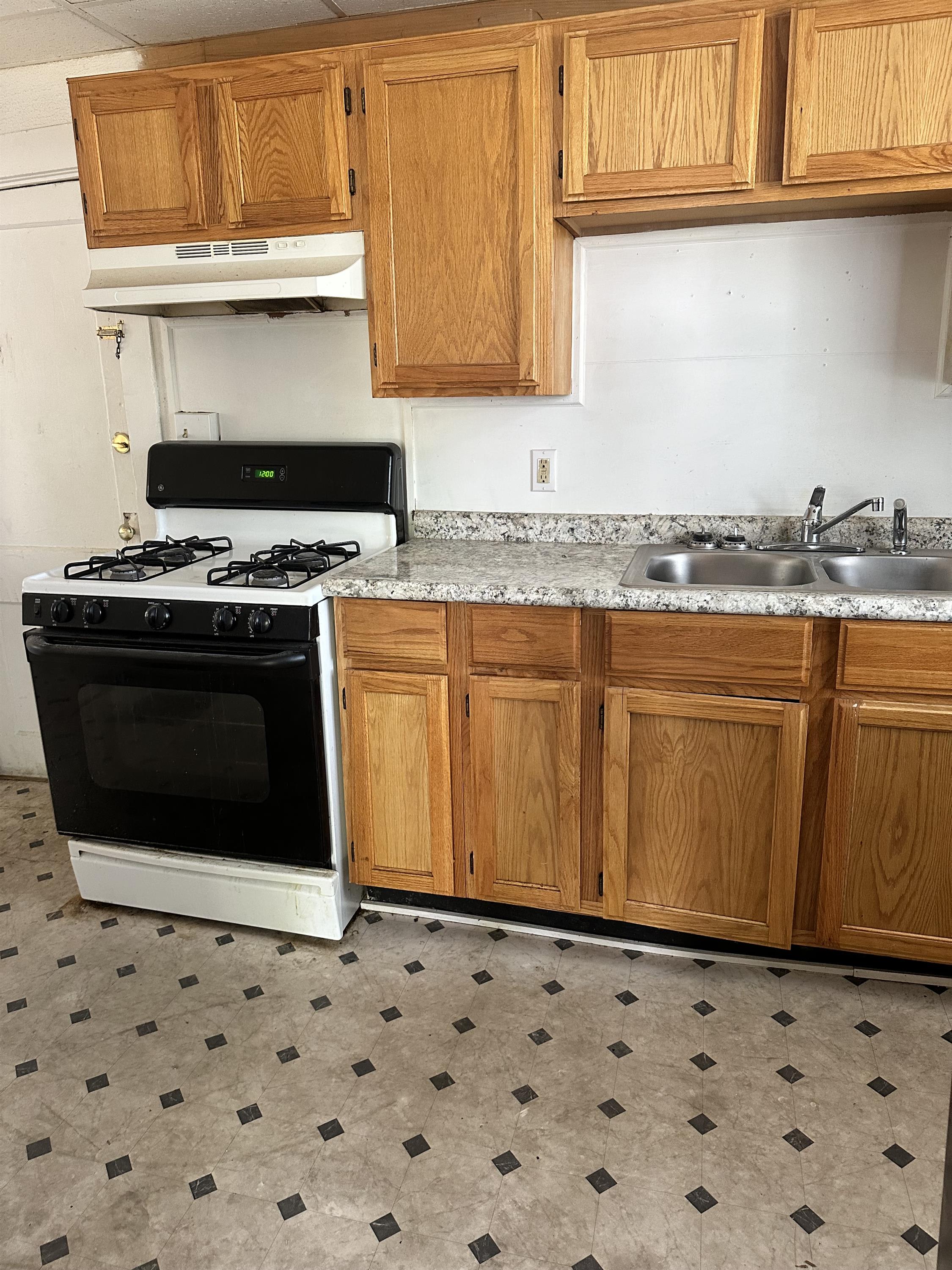 1162 East 25th Street – photo 5