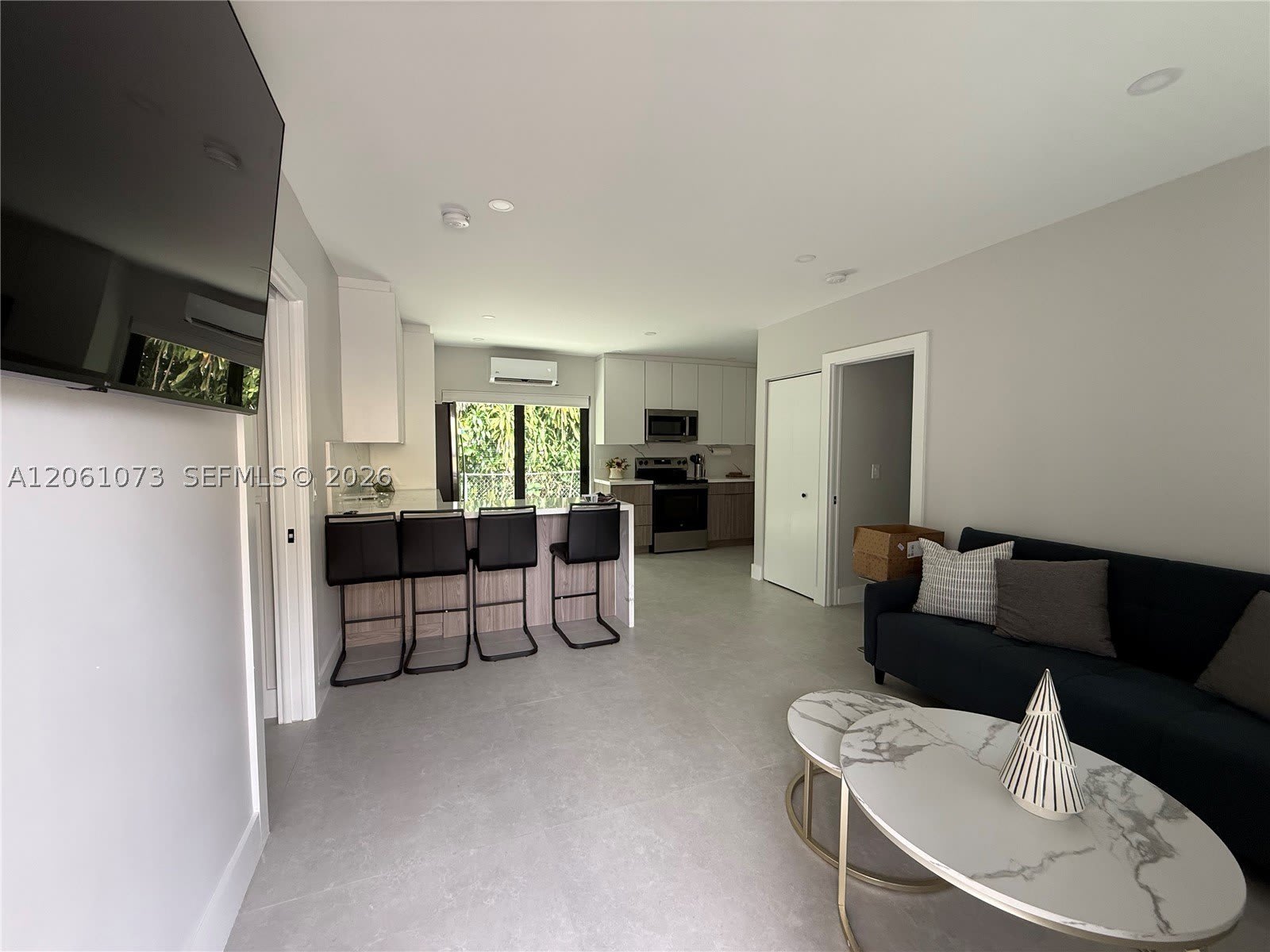 1050 NE 9th Ave – photo 1