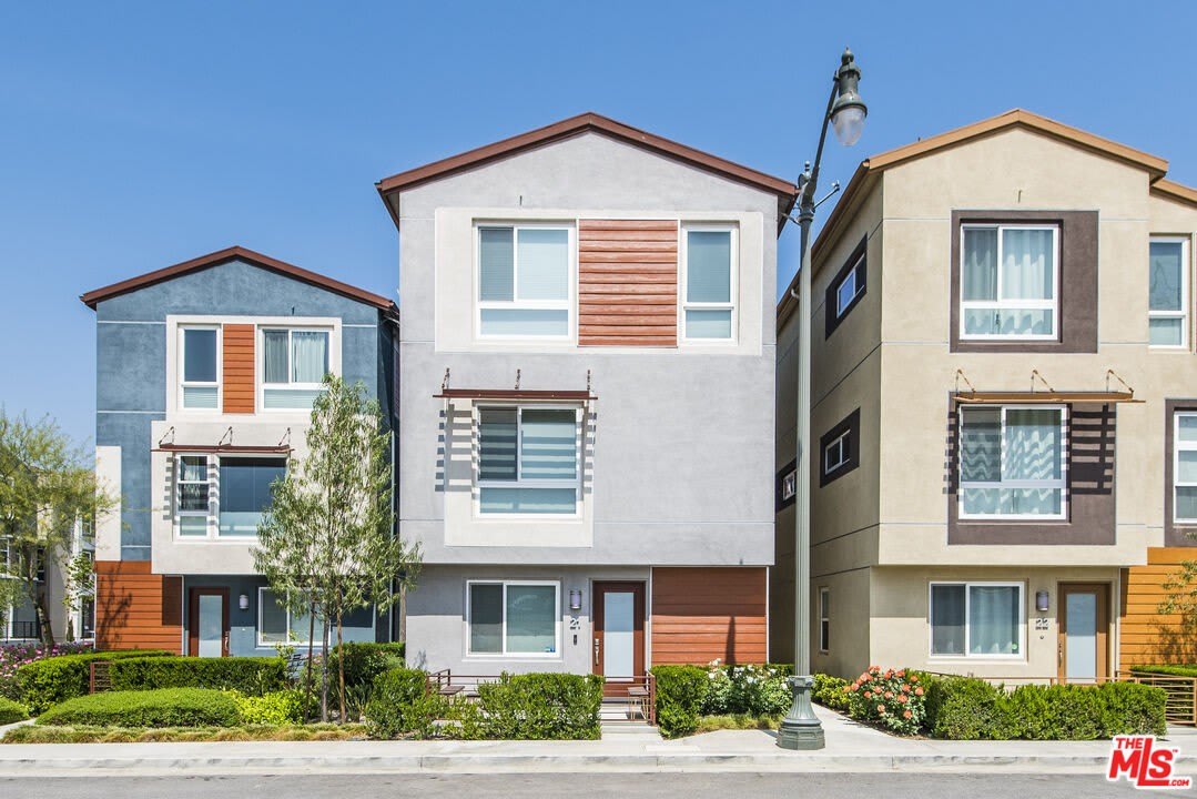 2581 Arvia St – photo 1