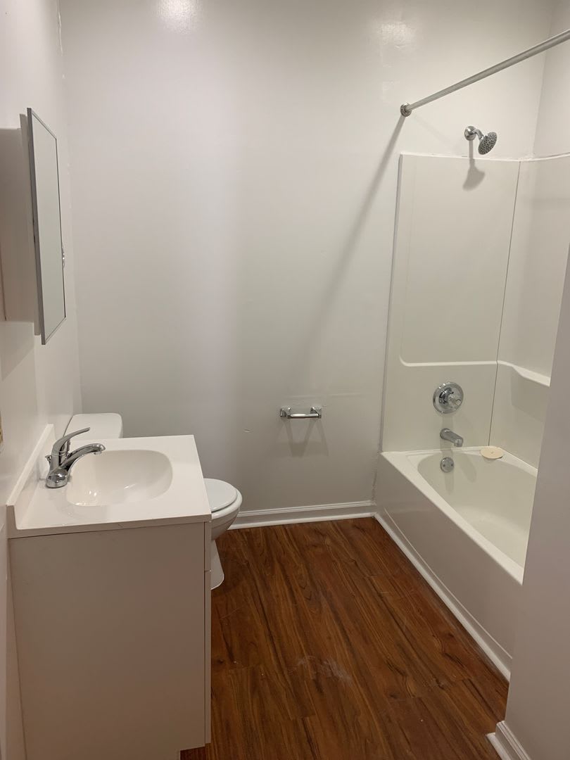 Spacious 4 Bedroom 2 Bath House with Central AC – photo 5