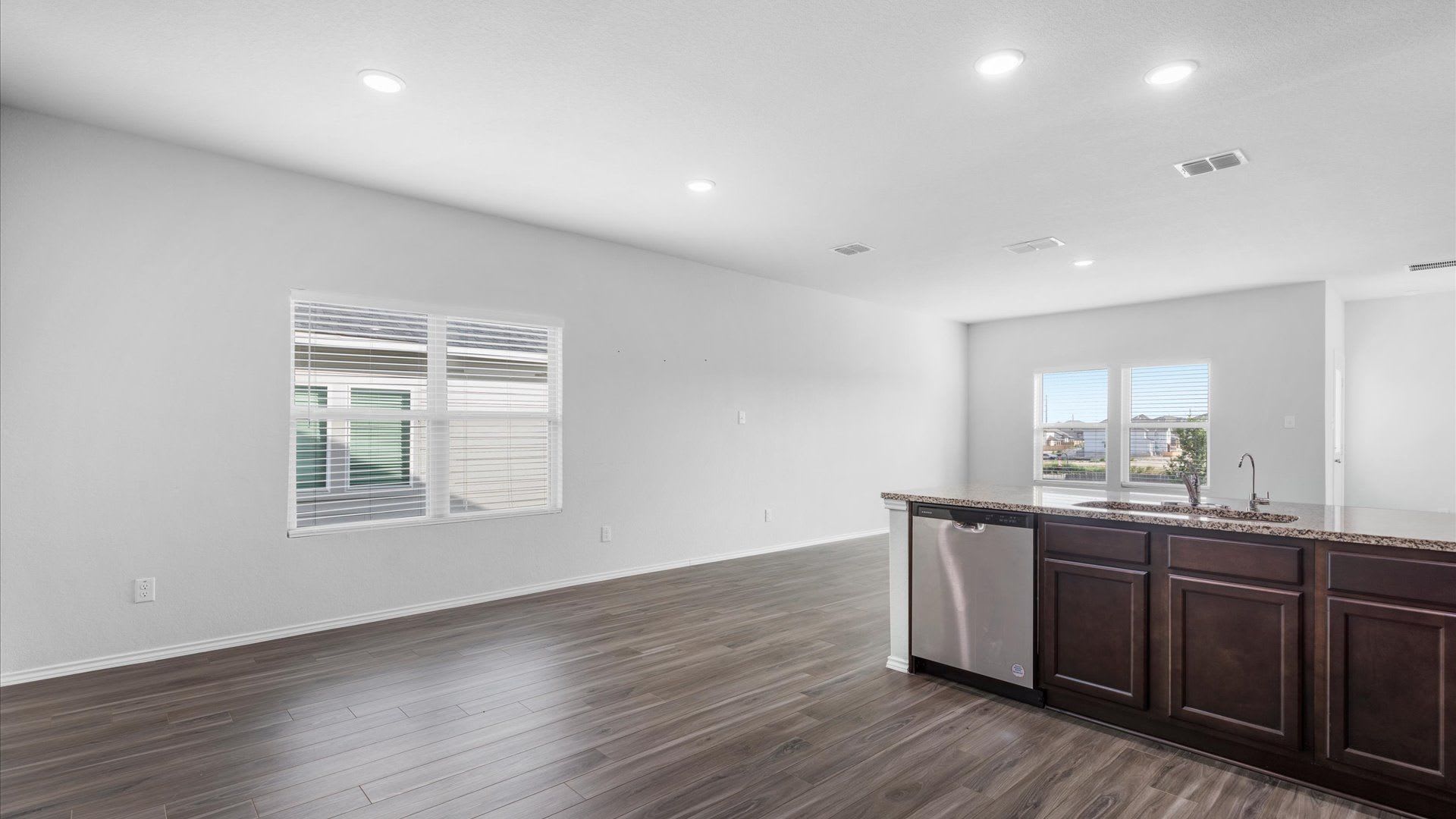 Move In Ready 4 Bedroom Home – photo 5