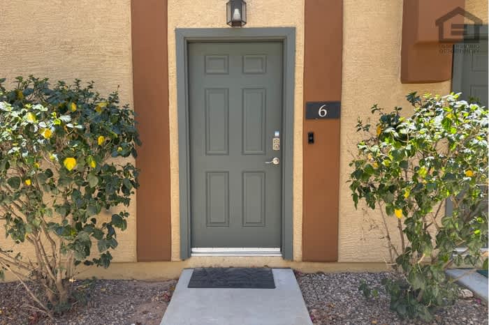 2727 North Price Road – photo 1