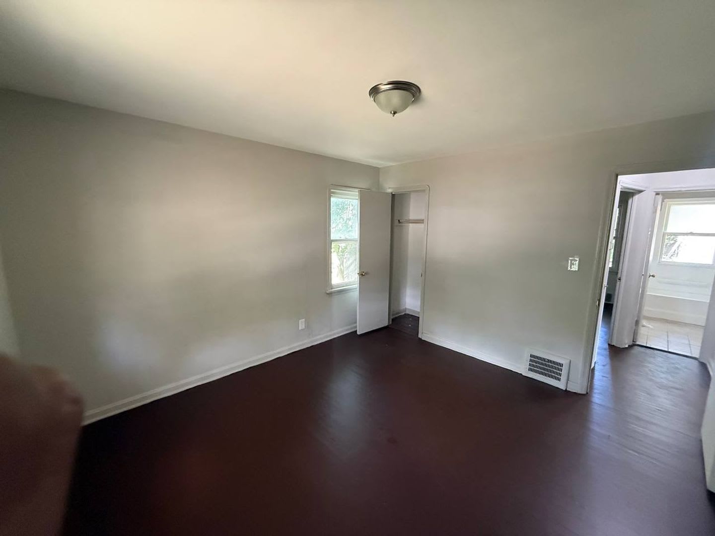 3-Bedroom Cozy Colonial House – photo 3