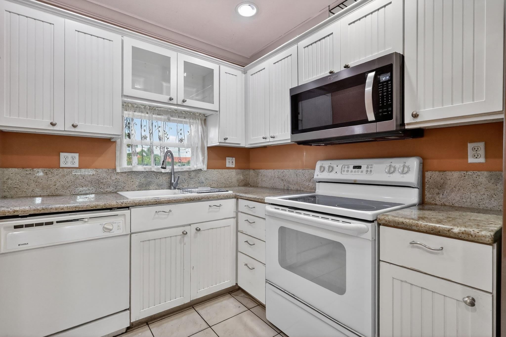 9410 N Hollybrook Lake Drive – photo 1
