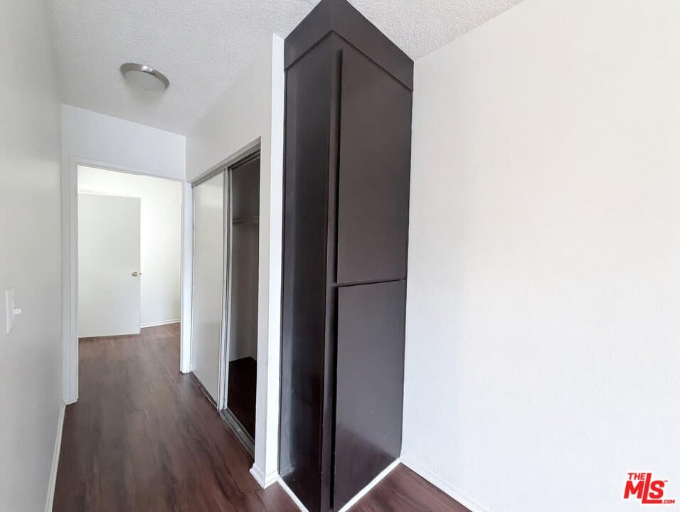 1137 W 36th Pl – photo 4