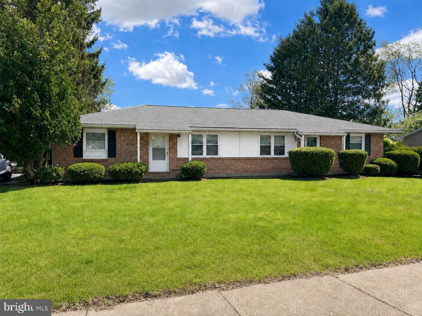 1317 UNIVERSITY Drive – photo 1