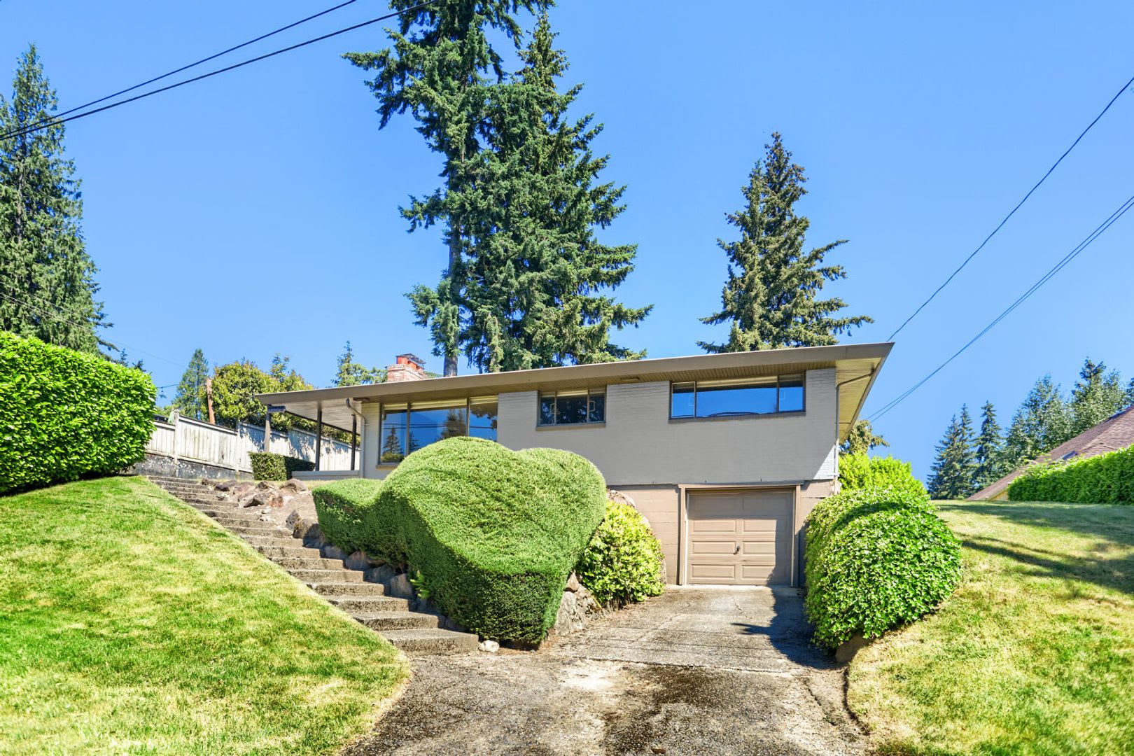3Bd 1 75Ba Bellevue Home – photo 1
