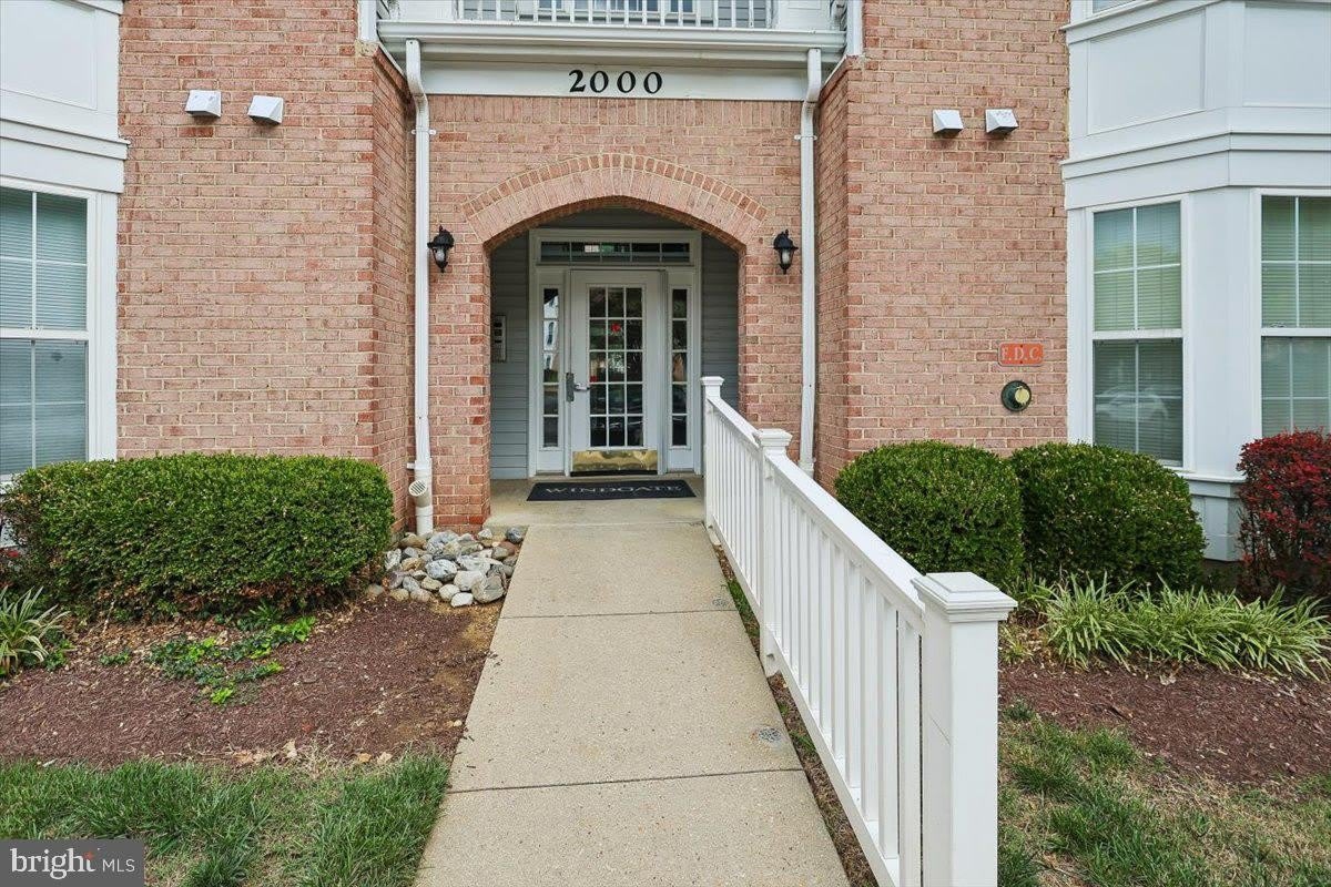 2000 PHILLIPS Terrace – photo 2