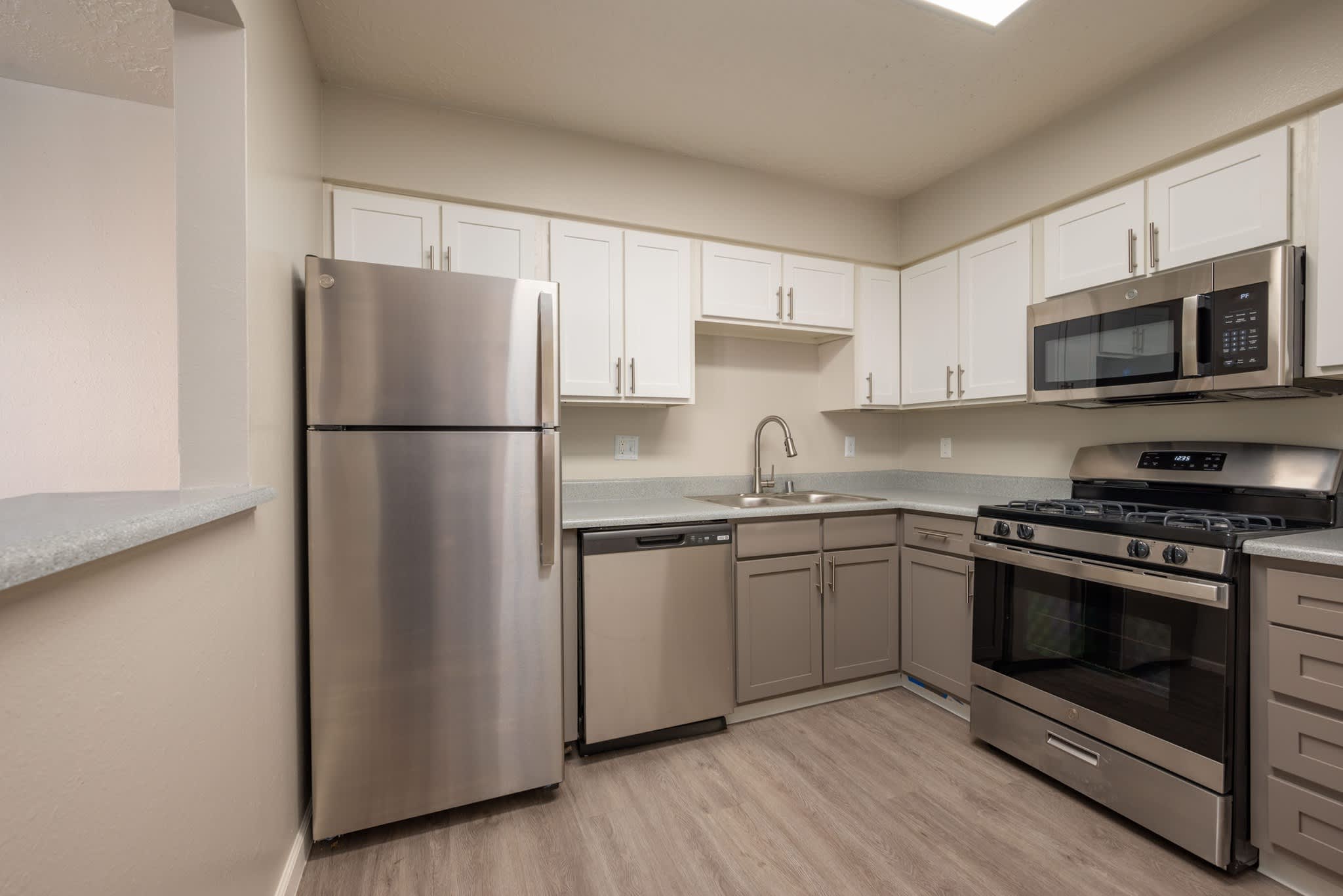 Monterey Manor Apartments – photo 3