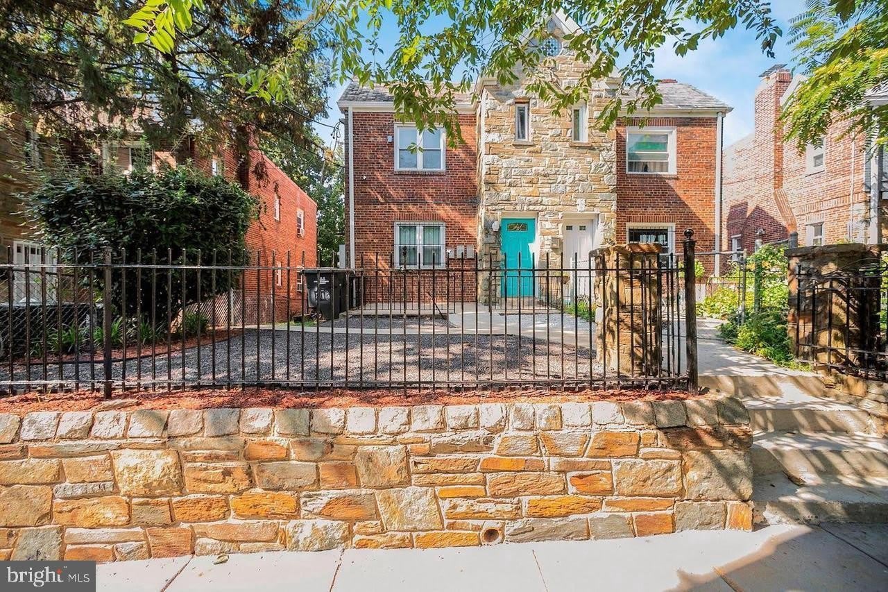 515 OAKWOOD Street SE – photo 1