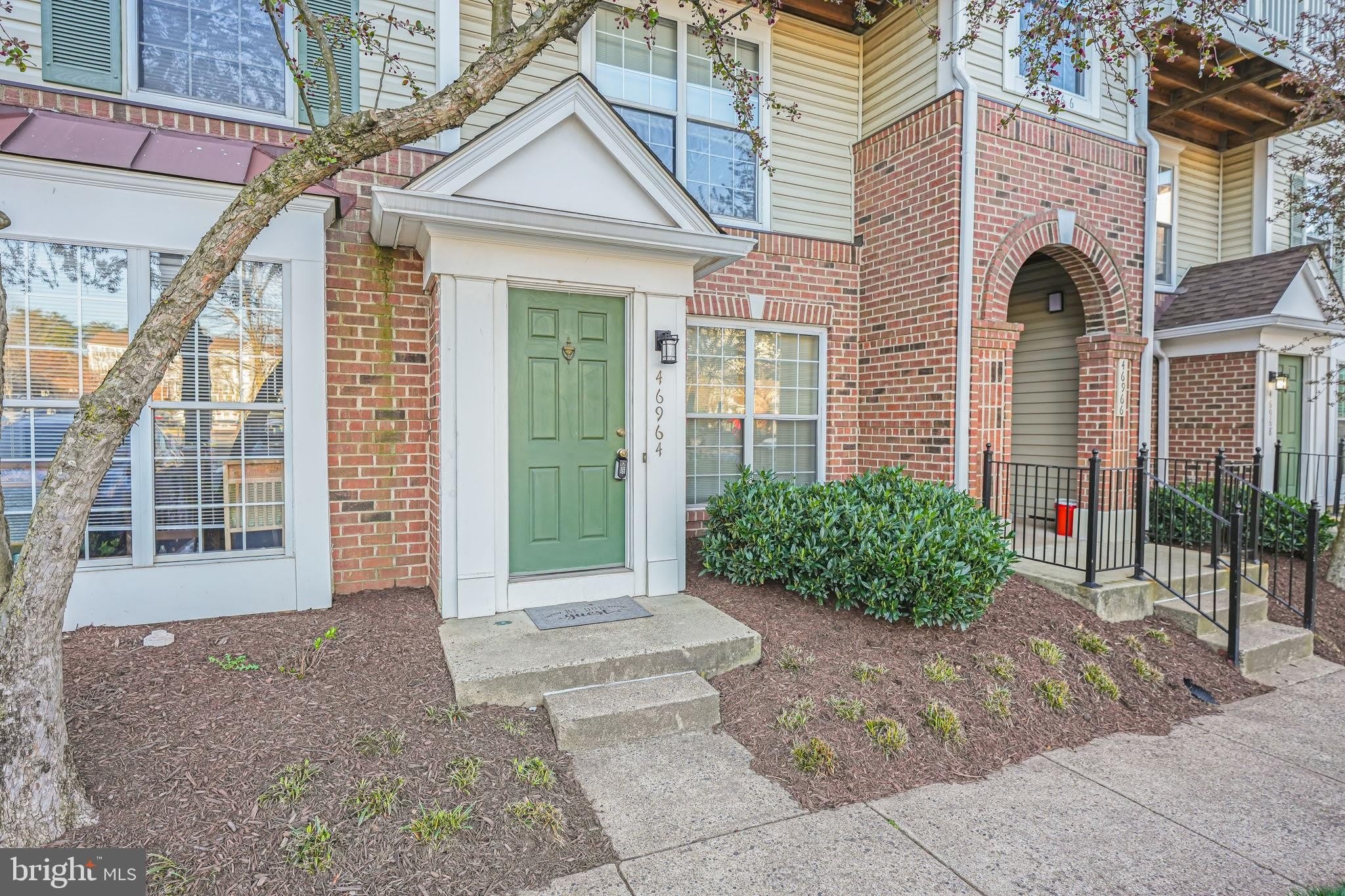46964 COURTYARD Square – photo 1