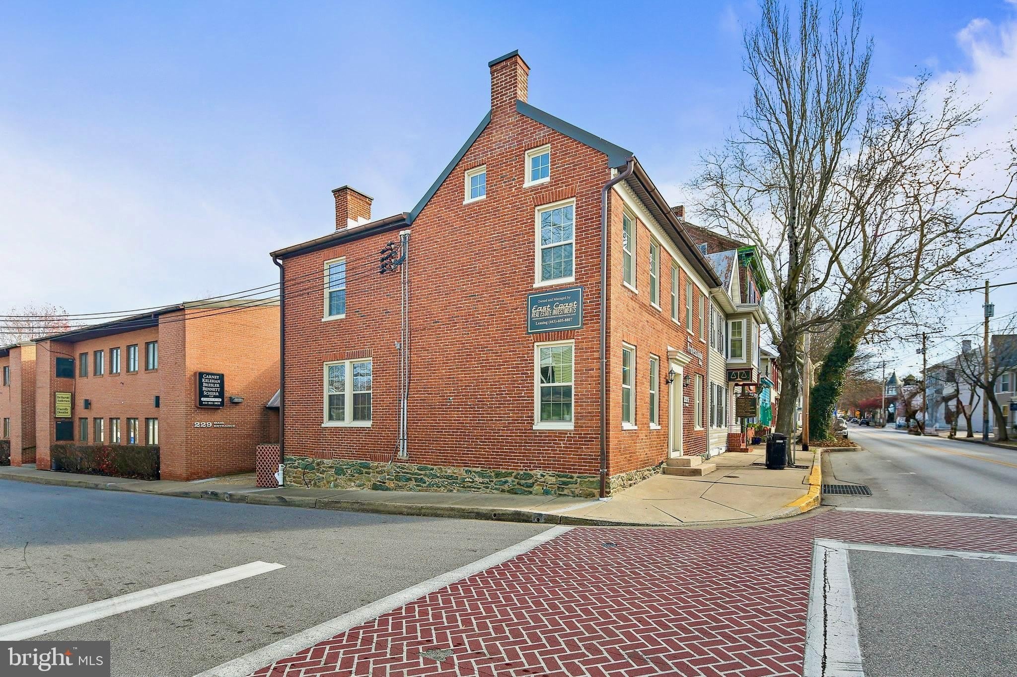 229 E MAIN Street E – photo 1