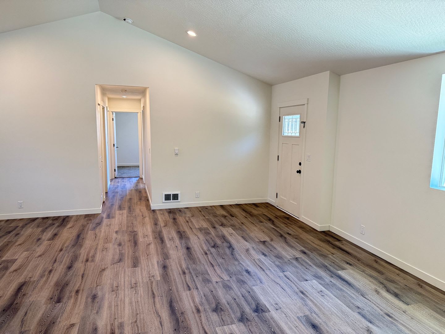 Updated 3-bedroom, 2 bath house in Eugene! – photo 5