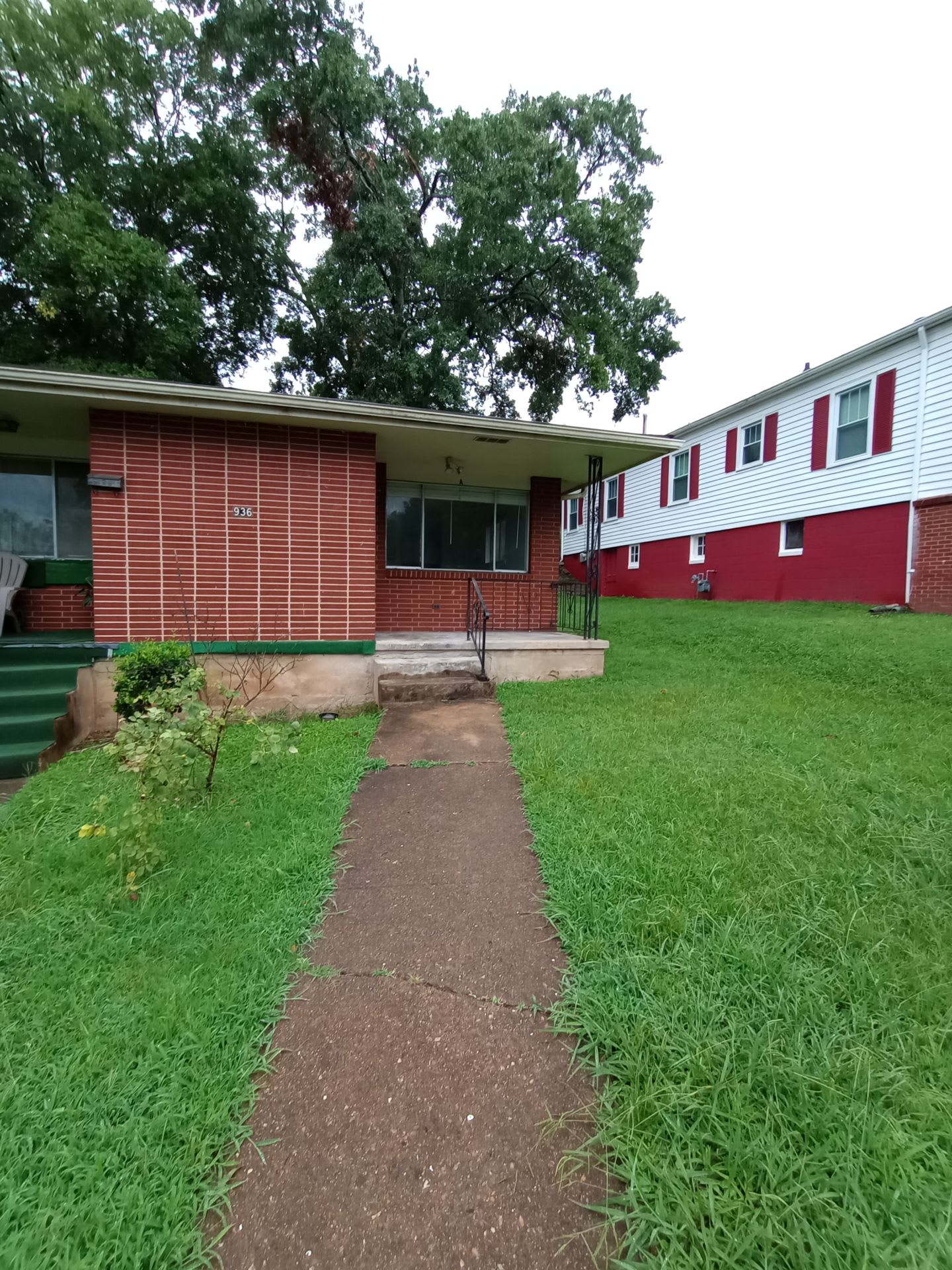 Duplex Walking Distance To Utc – photo 3