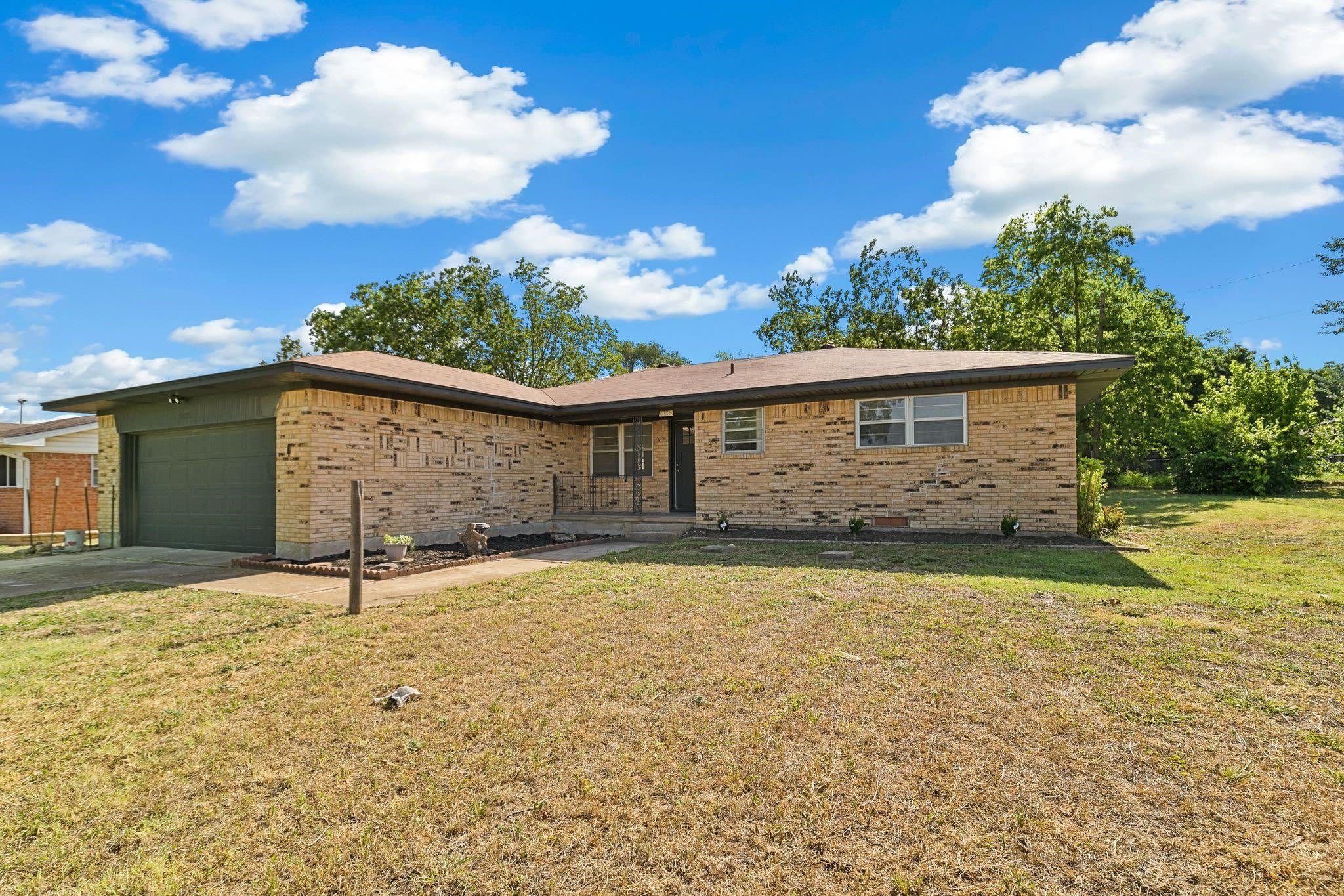 609 S Farmington Road – photo 2