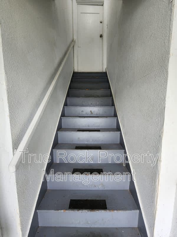 204 1/2 E 2nd – photo 2