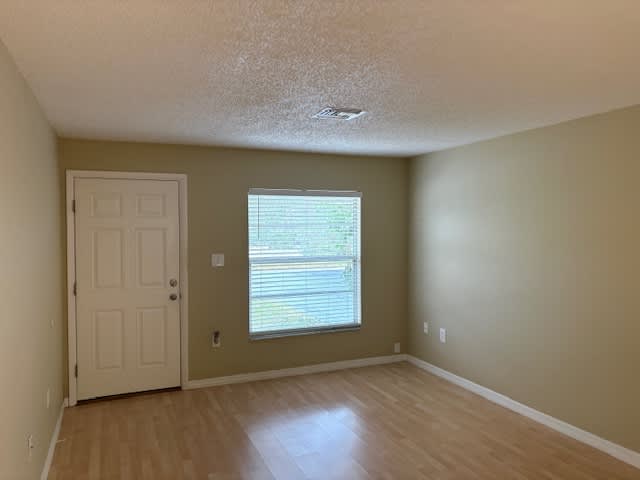 6165 Chesham Dr Apt 9 – photo 2