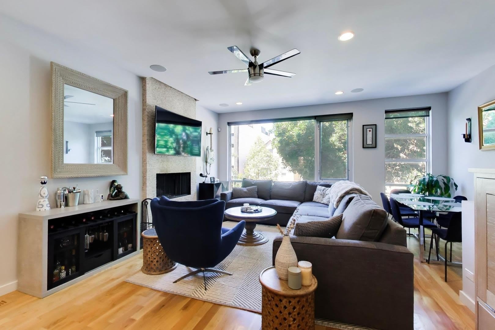 879 N Marshfield Avenue – photo 2