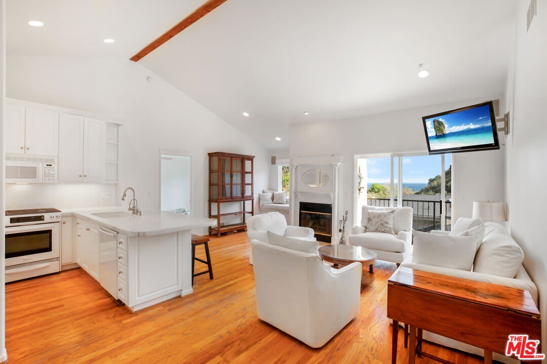 3855 Rambla Pacifico – photo 1