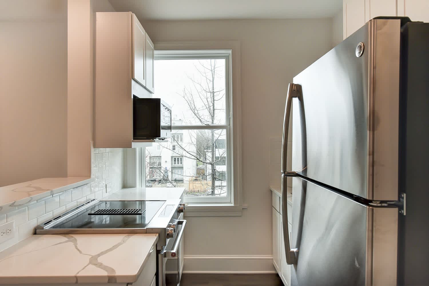 Newly Renovated Logan Circle One Bedroom One Bath With Washer Dryer In Unit Pets Welcomed Stainless Steel Appliances Hardwood Floors – photo 3