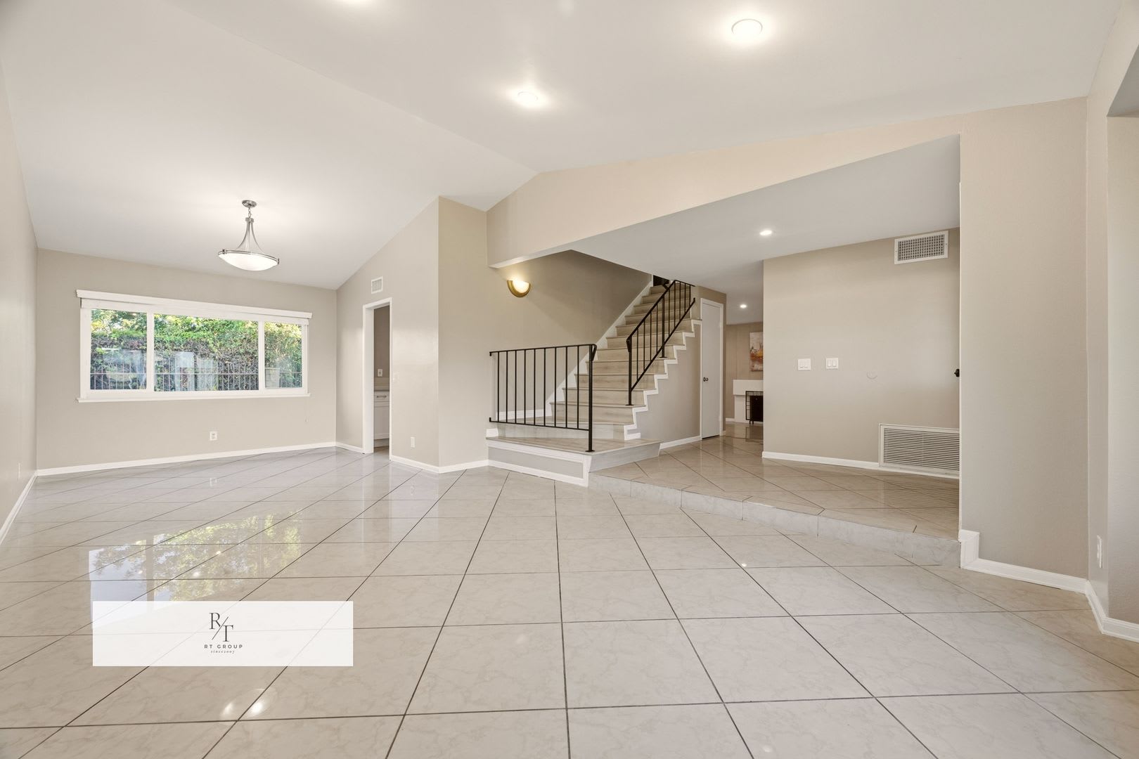 Beautiful Remodeled 4-Bedroom Home in a Golf Course Community! – photo 4