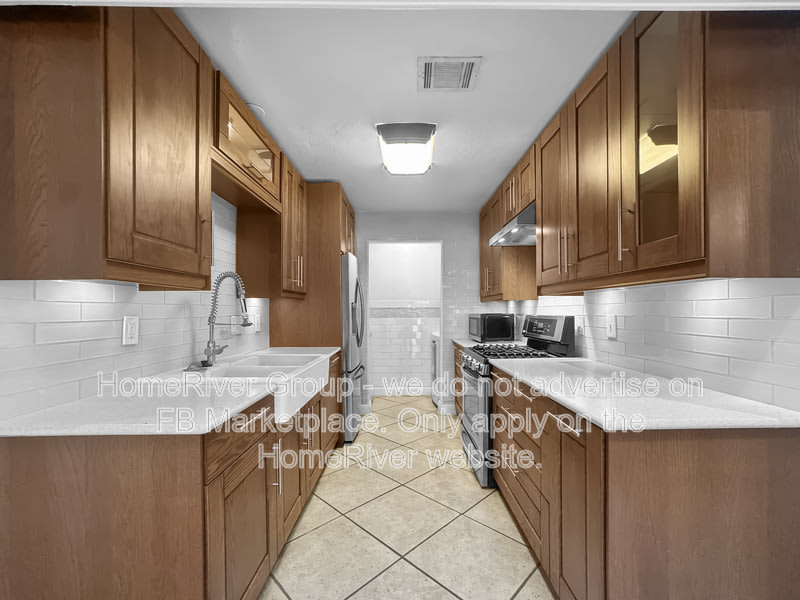 3318 Stoney Sq – photo 4