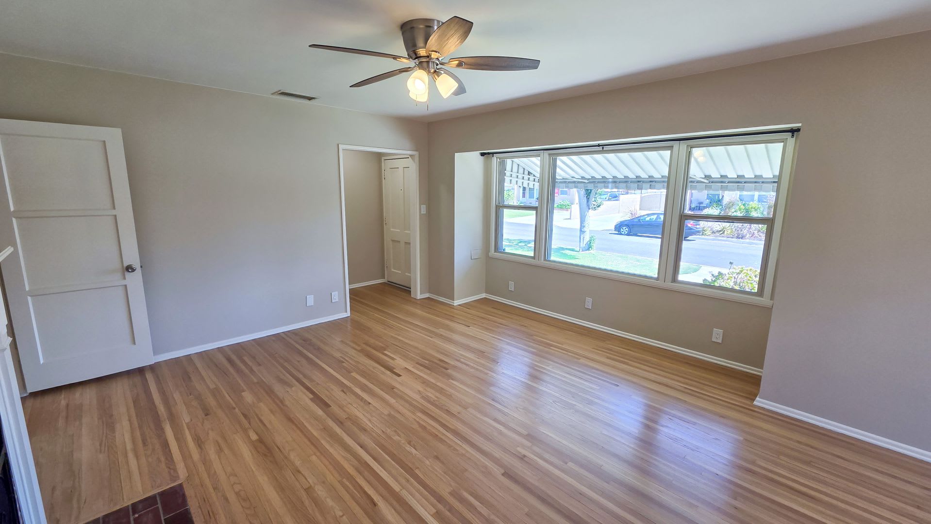 Beautiful 3 Bed 1 5 Bath House With Remodeled Bathroom And Detached Bonus Room Office Available Now – photo 4
