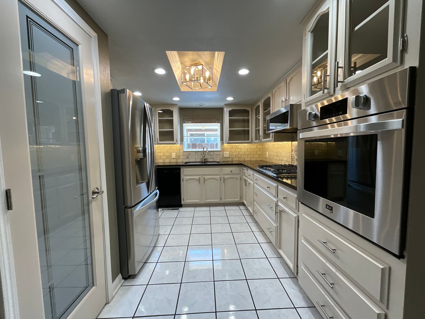 Lovely home in prime Northeast Fresno area! – photo 2
