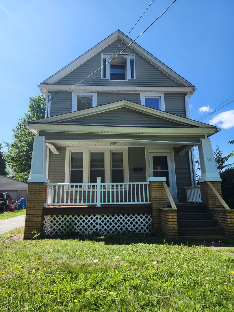 Beautifully Update 4 Bedroom House For Rent in Firestone Park – photo 1