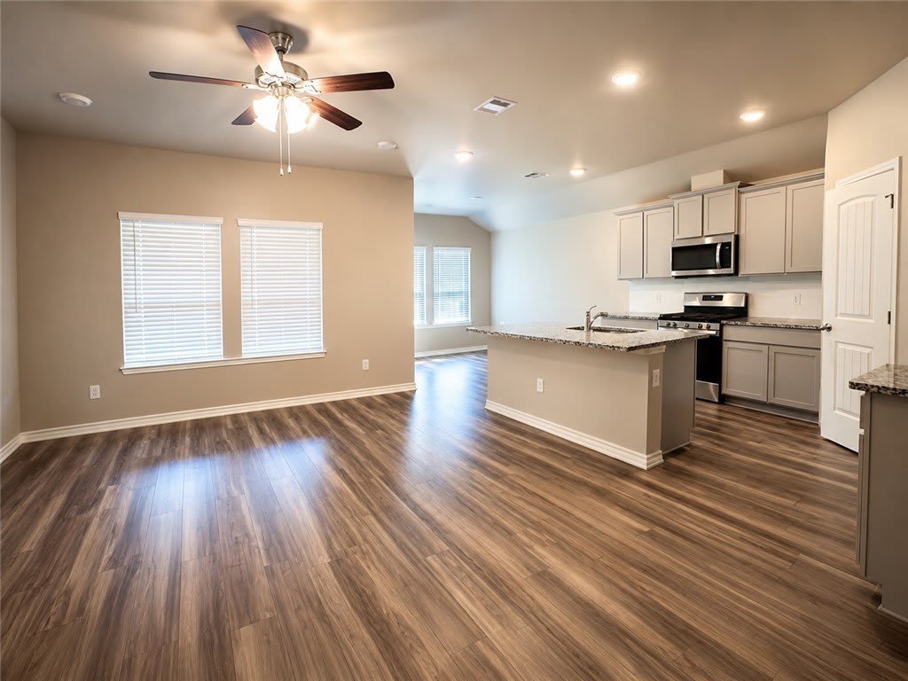 1417 Maverick – photo 3