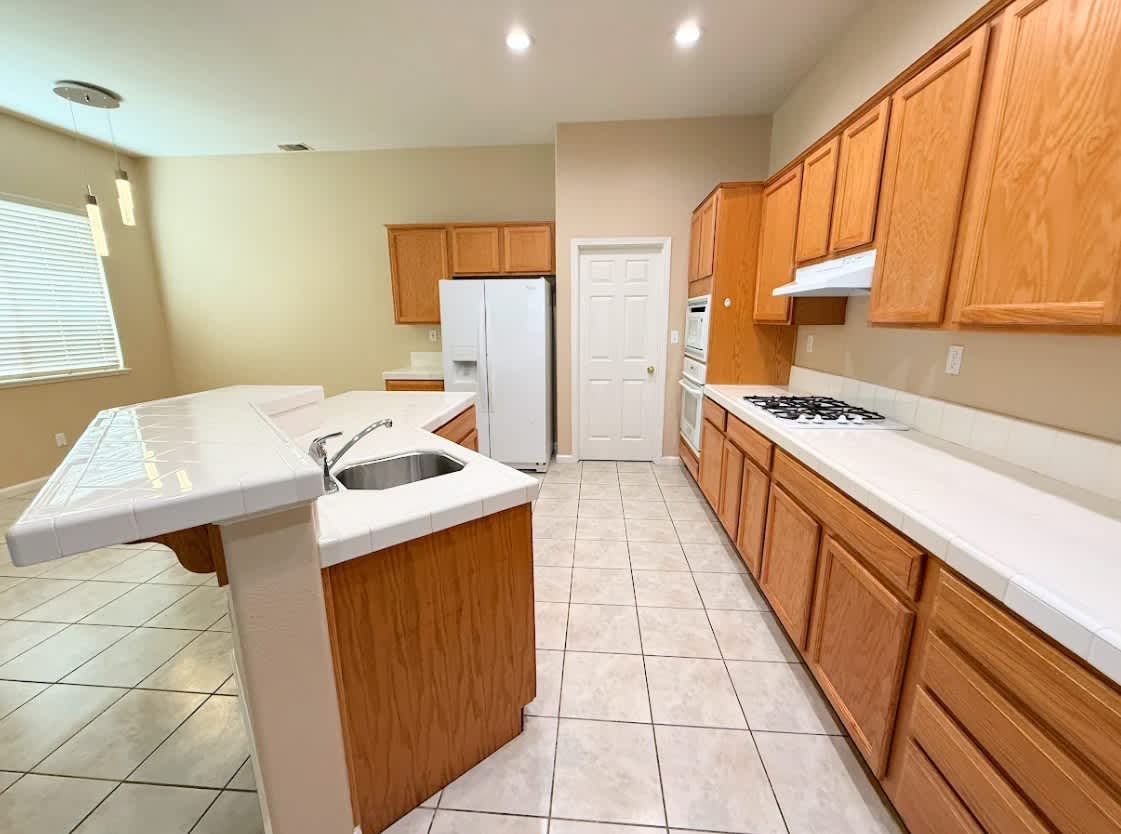 405 Hearst Dr – photo 5