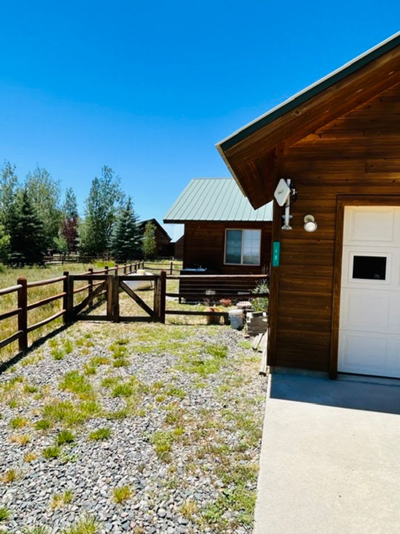 FOR RENT – Fully Furnished 3 Bedroom, 2 Bath Home with Mountain Views – photo 2