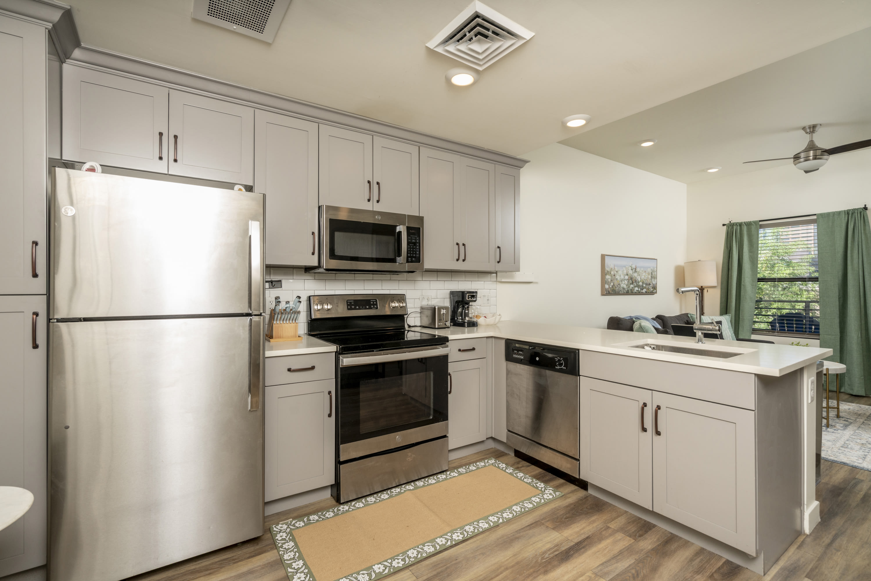 475 North 9th Street – photo 1