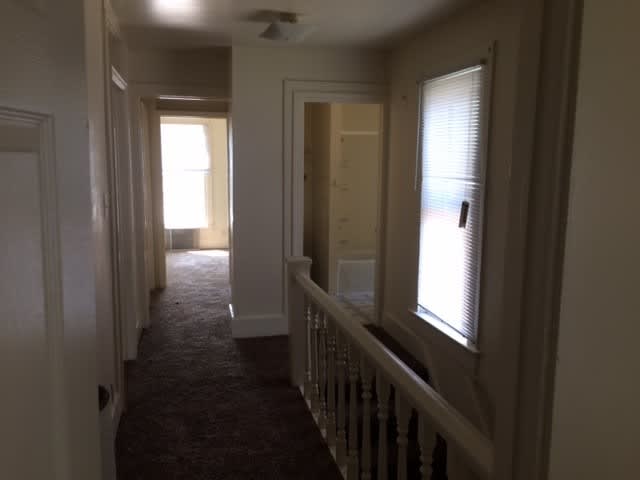 2 Br Upper Apartment Near Promenade Park – photo 3