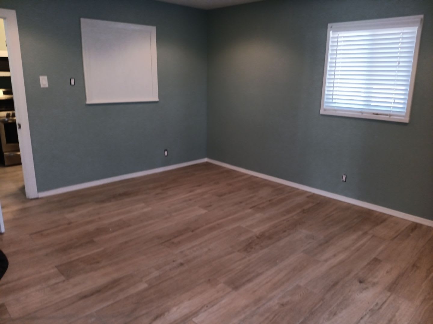 4 Bedroom, 2 Bathroom Home! Schedule a Showing! – photo 2