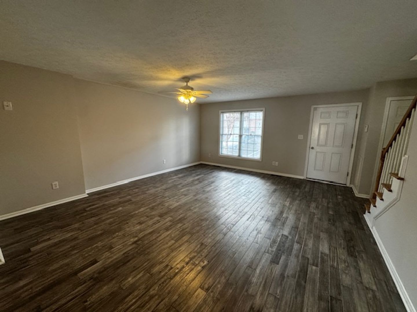 Townhouse in Wyndhurst with Finished Basement – photo 3