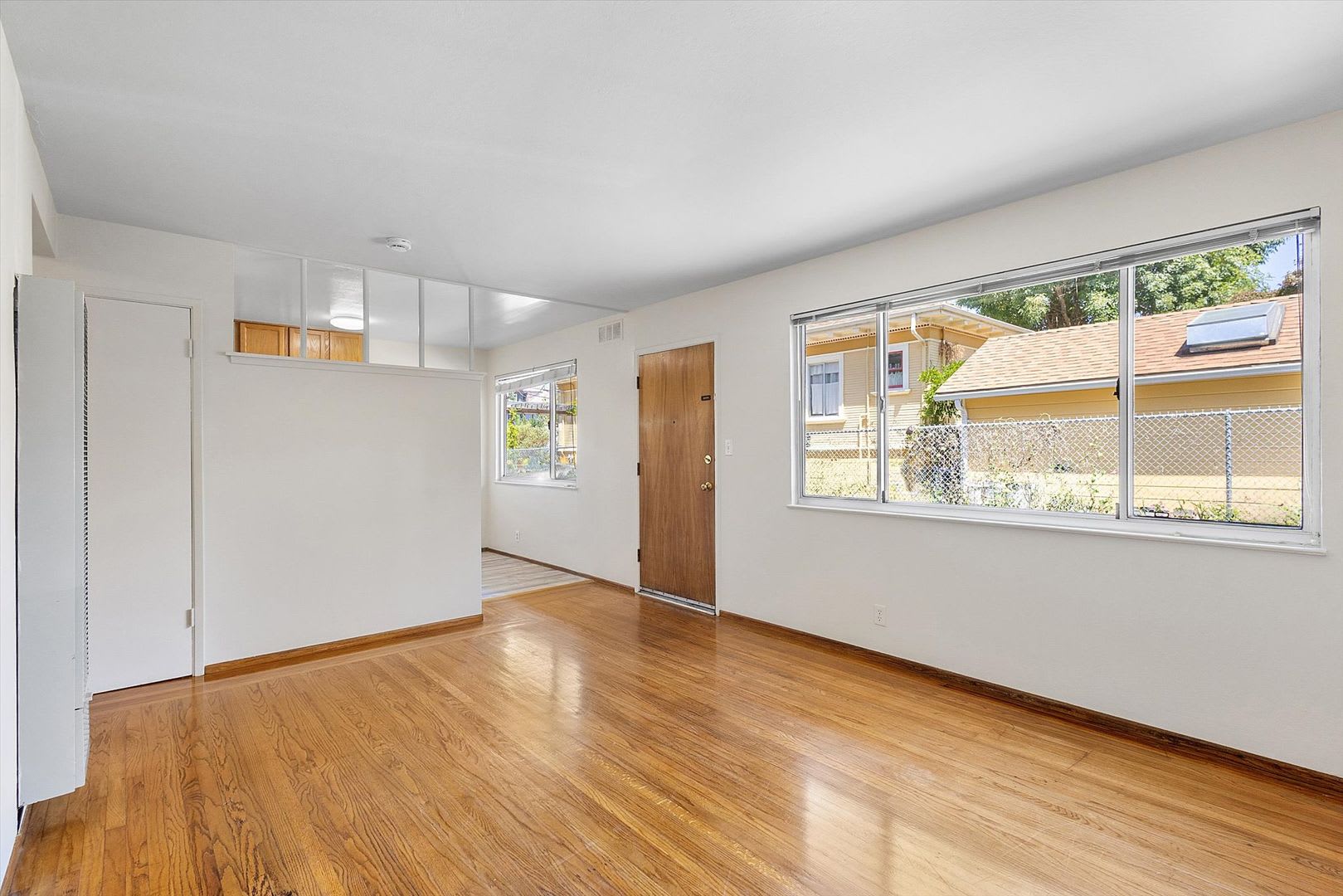 2911 Deakin St 3 2 Bedroom 1 Bath – photo 5